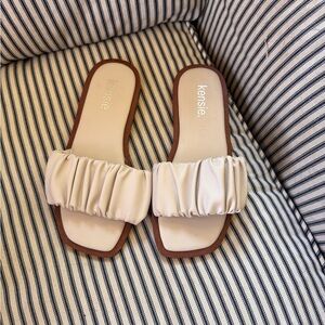 Kensie Cream Ruffle Slide Sandals Size 7